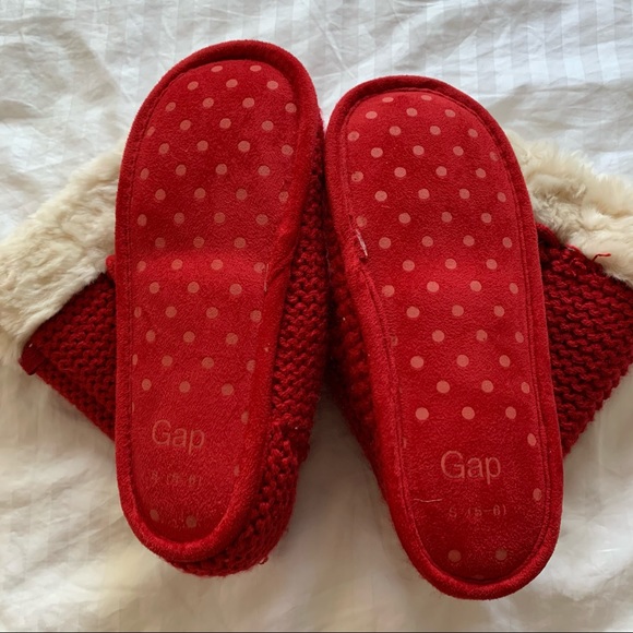 ❤️❄️ NWOT Winter Boot-Style House Slippers w/ PomPoms - Picture 2 of 2